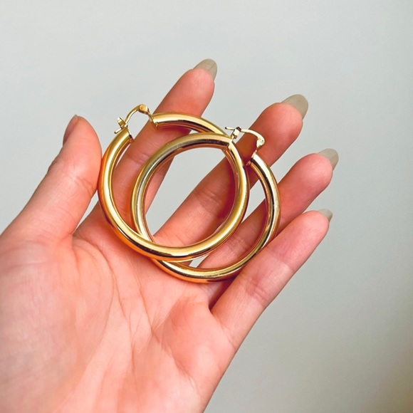 Free People Jewelry - 18K GOLD-FILLED LIGHTWEIGHT CHUNKY THICK HOOP EARRINGS